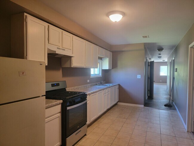 Building Photo - 14802 Cooper Ave