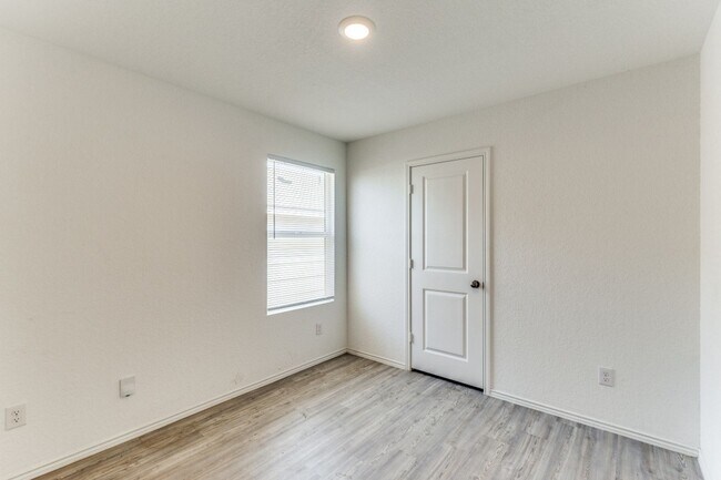 Foto del edificio - 3bed, 2 bath in Ruby Crossing Subdivision