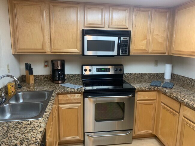 Furnished, ground floor, 2-bedroom condo with assigned covered parking.Pool,Spa,Tennis, Gym. - 5757 W Eugie Ave
