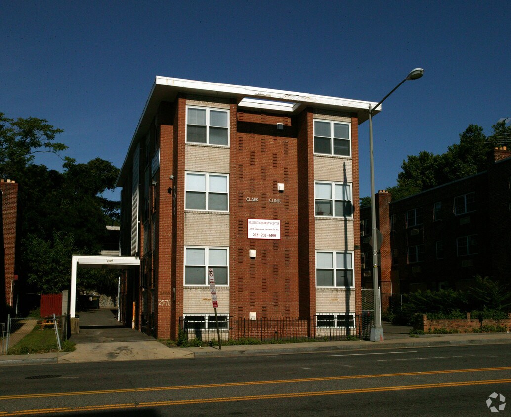 Building Photo - Office/Medical & 6-unit Residential