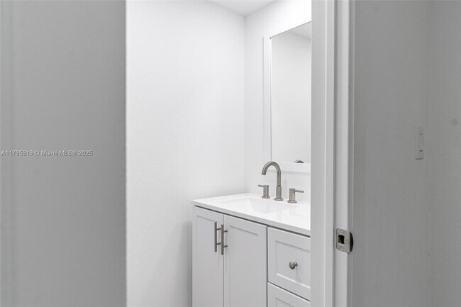 Foto del edificio - 2860 Somerset Dr