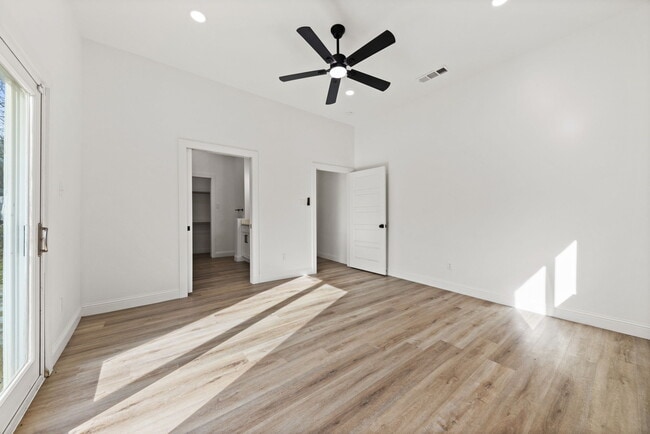 Building Photo - 1279 Bonham St