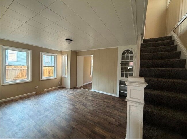Building Photo - 303 E Lutton St
