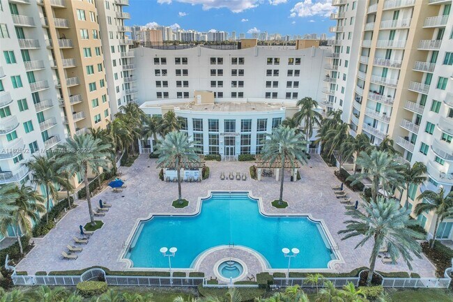 Foto del edificio - 1745 E Hallandale Beach Blvd