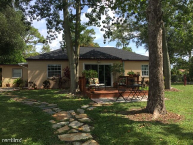 Building Photo - 3 br, 1 bath House - 241 Lake Ellen Dr