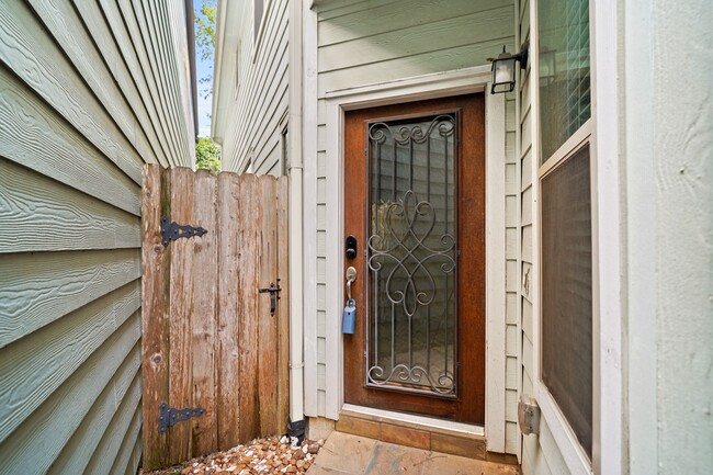 Foto del edificio - 1121 Beall Landing Ct