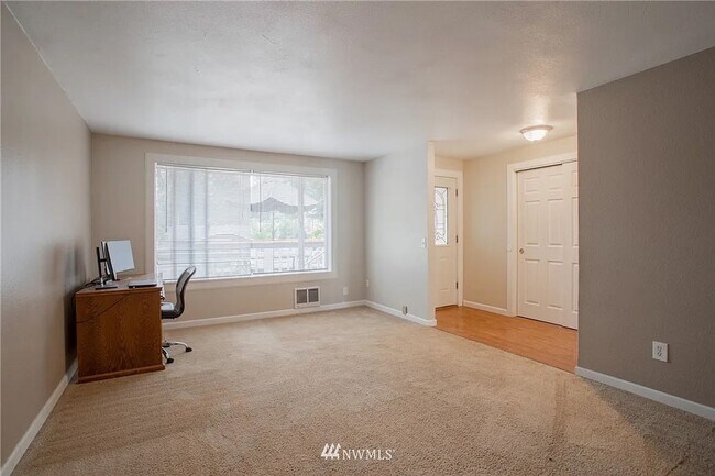Foto del edificio - 3 Bed 2 Bath Graham Home w/ Beautiful Kitc...