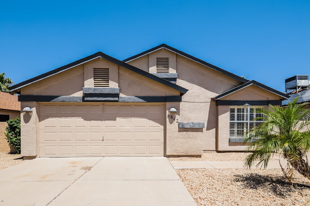 Foto principal - 8842 W Grovers Ave