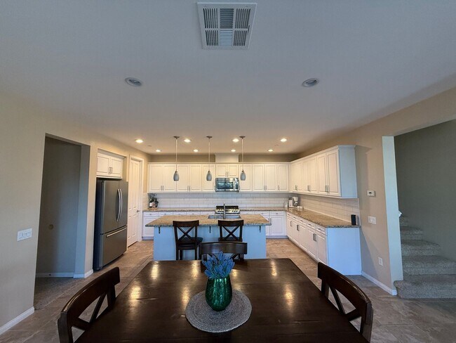 Building Photo - Modern 3 Bed, 3 Bath Living—Style, Comfort...