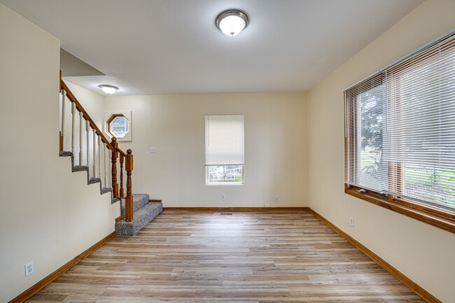 Building Photo - 407 Linden Ave