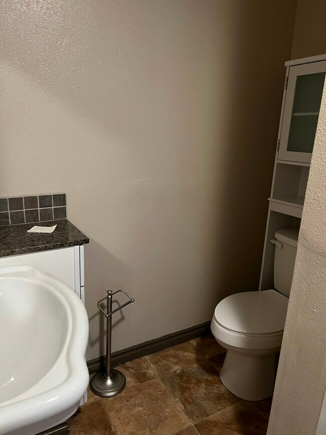 Foto del edificio - 2425 North Dakota Street, Unit B (620 E Ja...