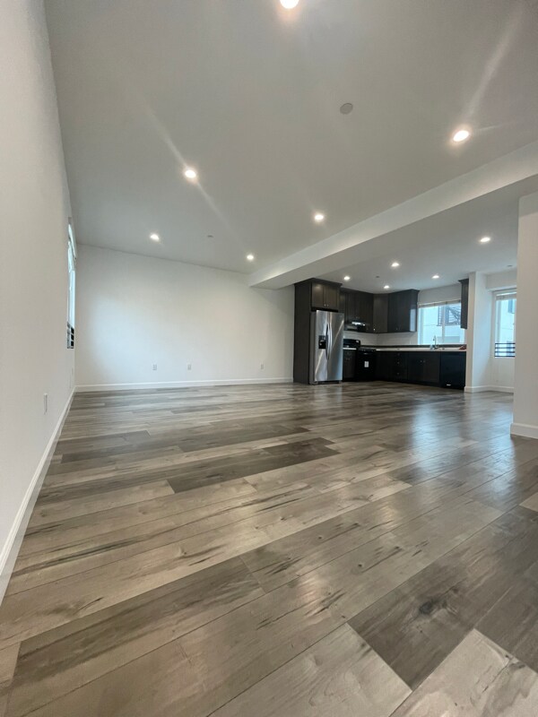 Foto principal - 14211 Gilmore St