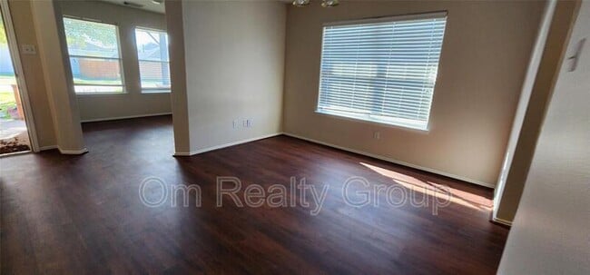 Building Photo - 315 Sunset Colony Dr