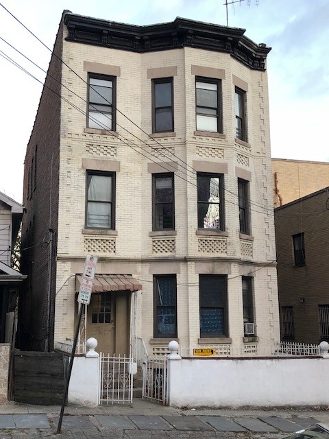 Primary Photo - 18 St Josephs Ave