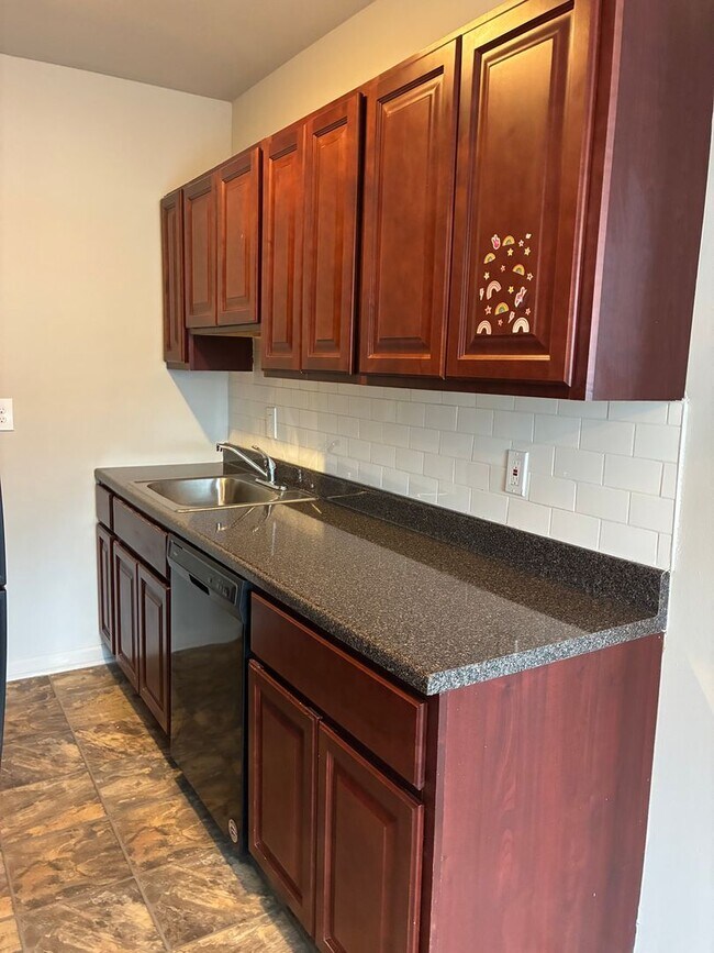 Building Photo - Marshal House Apartments - 210 1 Bed