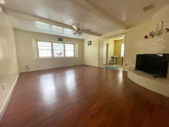 Building Photo - 11031 Silkwood Dr
