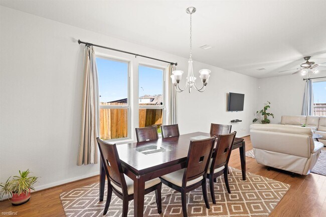 Building Photo - 4 br, 3 bath House - 5702 Camelia Evergree...