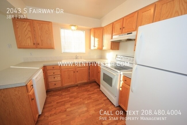 Building Photo - 2043 S Fairway Dr