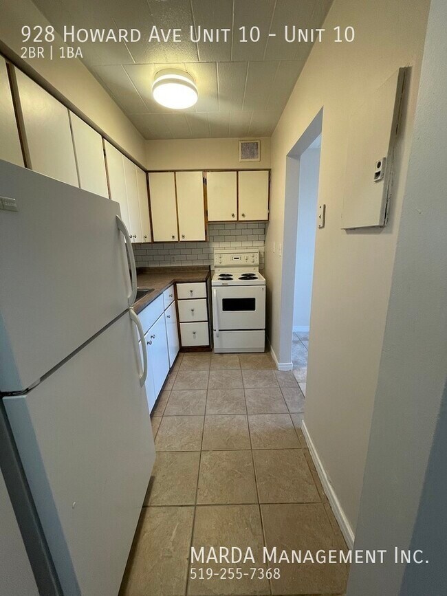 Building Photo - SPACIOUS 2 BED/1BATH IN CENTRAL WINDSOR! L...