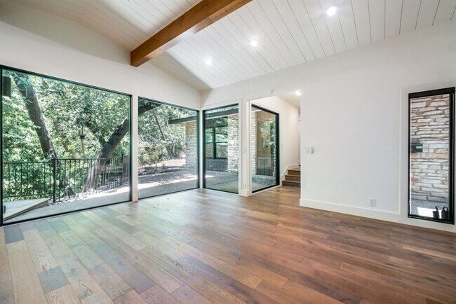 Foto del edificio - 3514 Hillbrook Dr
