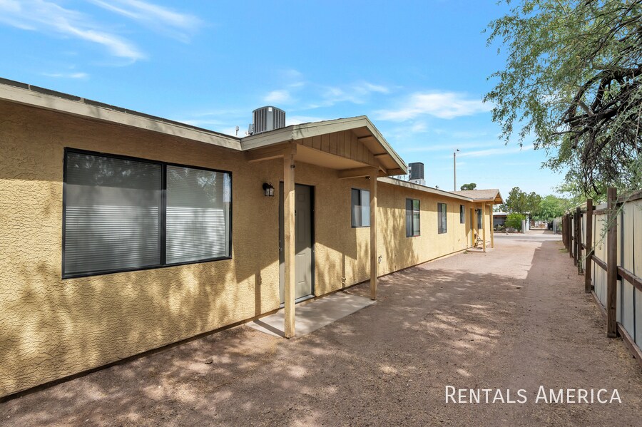Primary Photo - 1107 W Sonora St