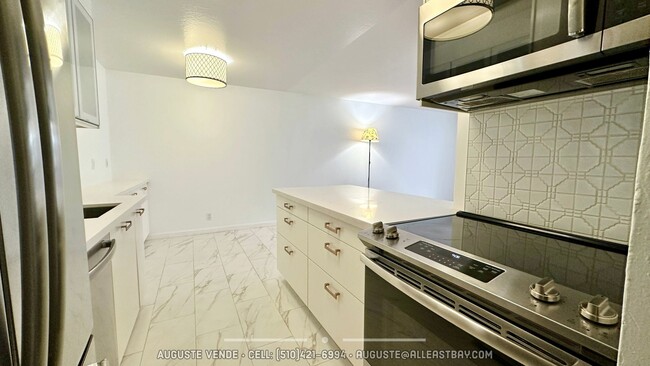 Foto del edificio - Beautifully Renovated Condo in Prime Location