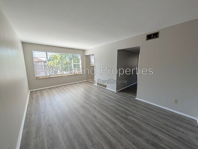 Foto del edificio - 5353 Walsh St