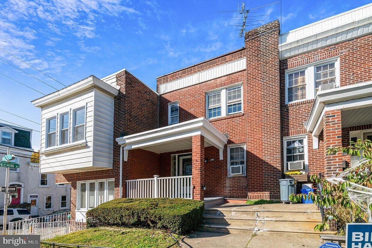 Primary Photo - 402 Kingsley St