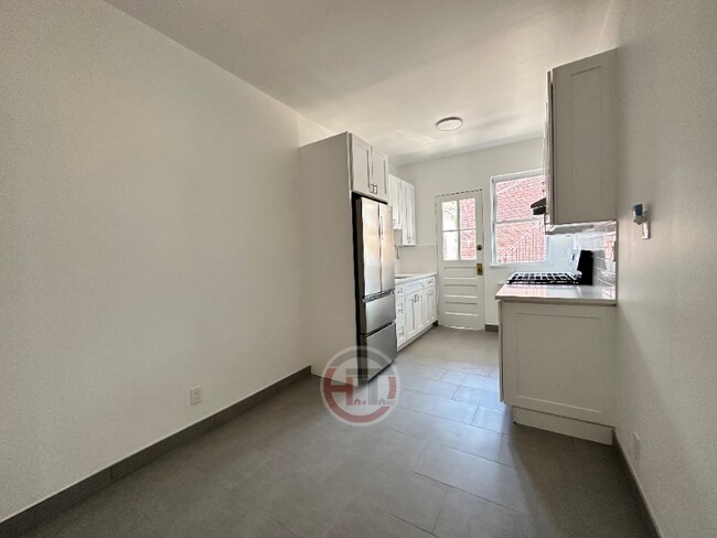 Building Photo - 3155 Schuyler Pl