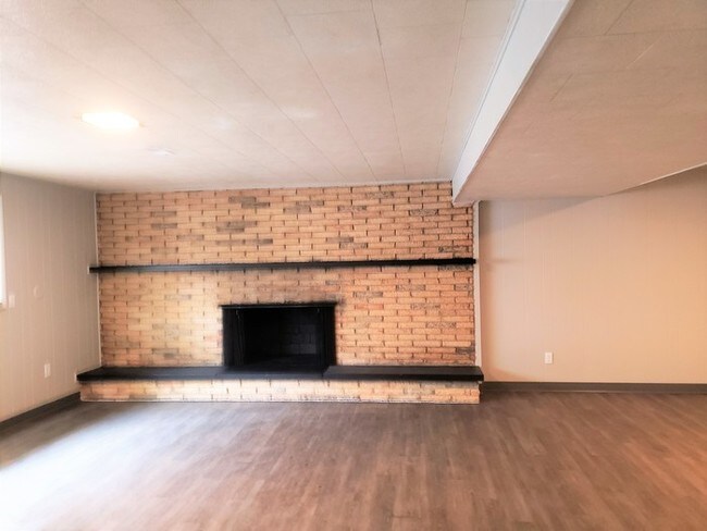 Building Photo - You'll Love This Beautiful Bi Level Home