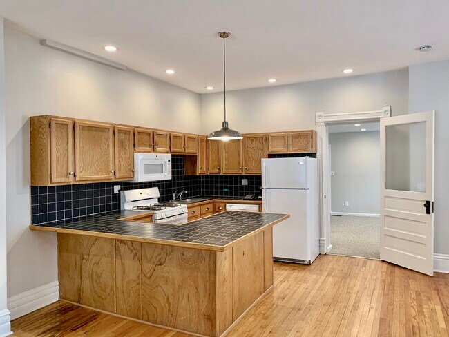 Foto del edificio - 2341 W Belden Ave