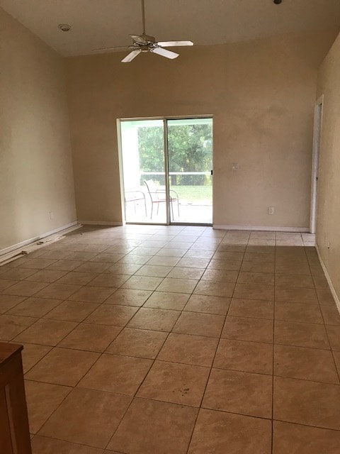 Large Living area - 505 SE 6th Pl