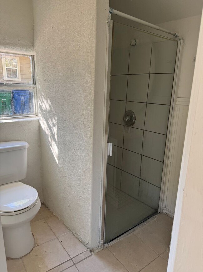 Building Photo - 419 Peabody Ave