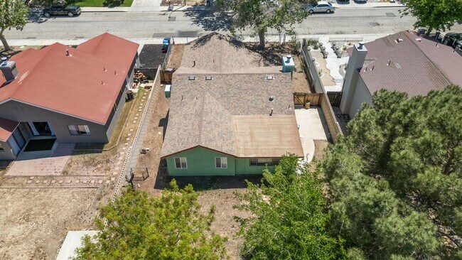 Foto del edificio - 2539 Garnet Ln