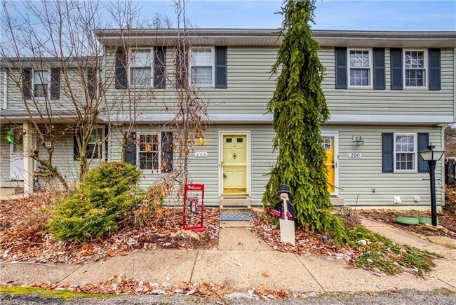 Building Photo - 202 Parkwood Dr