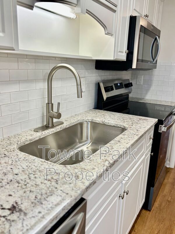 Foto del edificio - 327 Greendale Pl