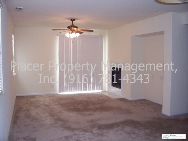 Foto del edificio - Available now.   Beautiful 3 Bdrm+den, Gra...