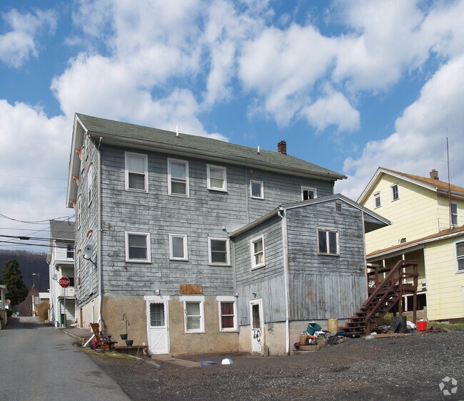 438 W Market St, Williamstown, PA 17098 Apartments Williamstown, PA