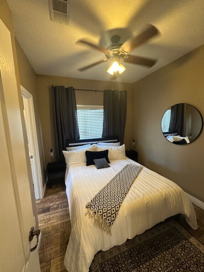 Foto del edificio - Single Family home in West Bakersfield