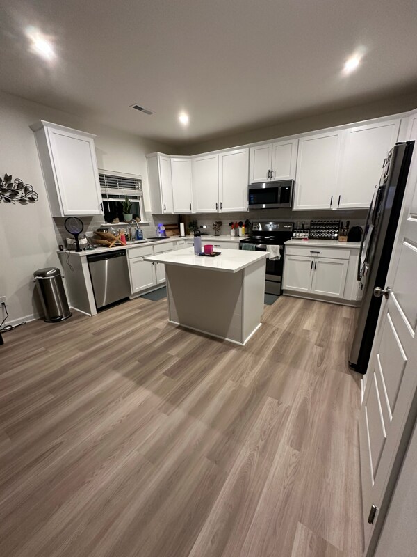 Foto del edificio - 423 Bassett Ln