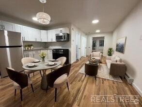 Building Photo - Massive 3BD/3BA Renovated Duplex with Home...