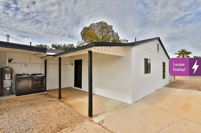 Building Photo - 509 W Hazelwood St