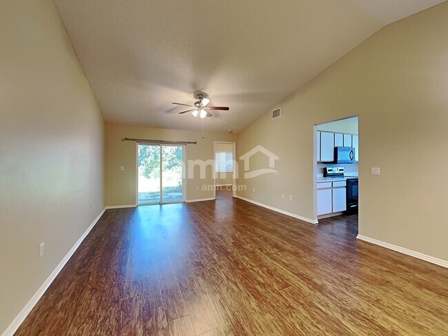 Foto del edificio - 422 Abigail Rd