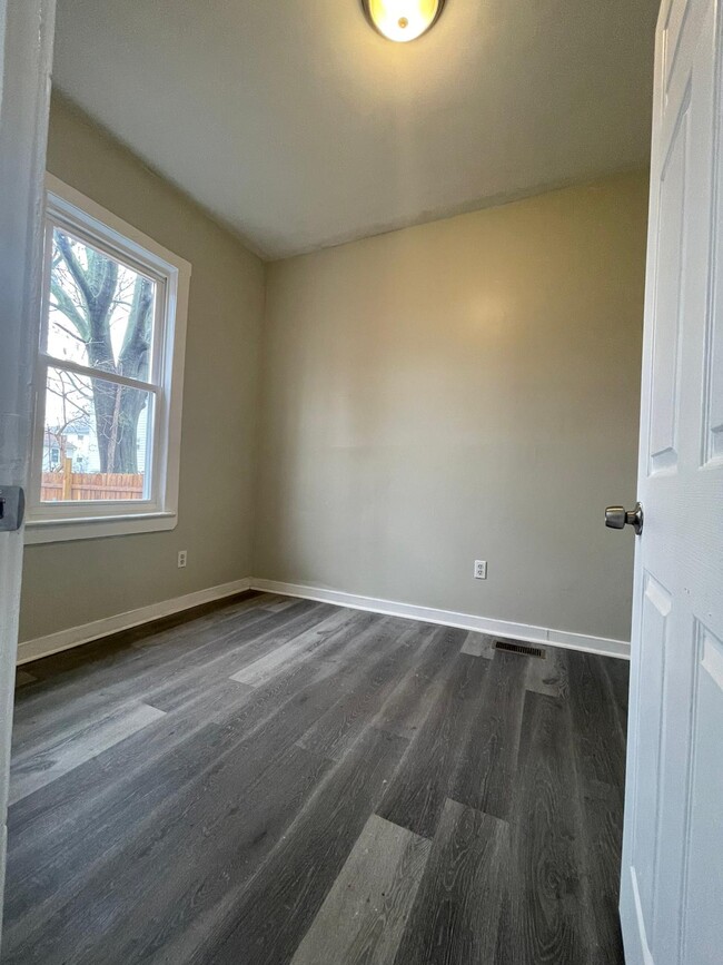 Building Photo - 141 Sunset Ave