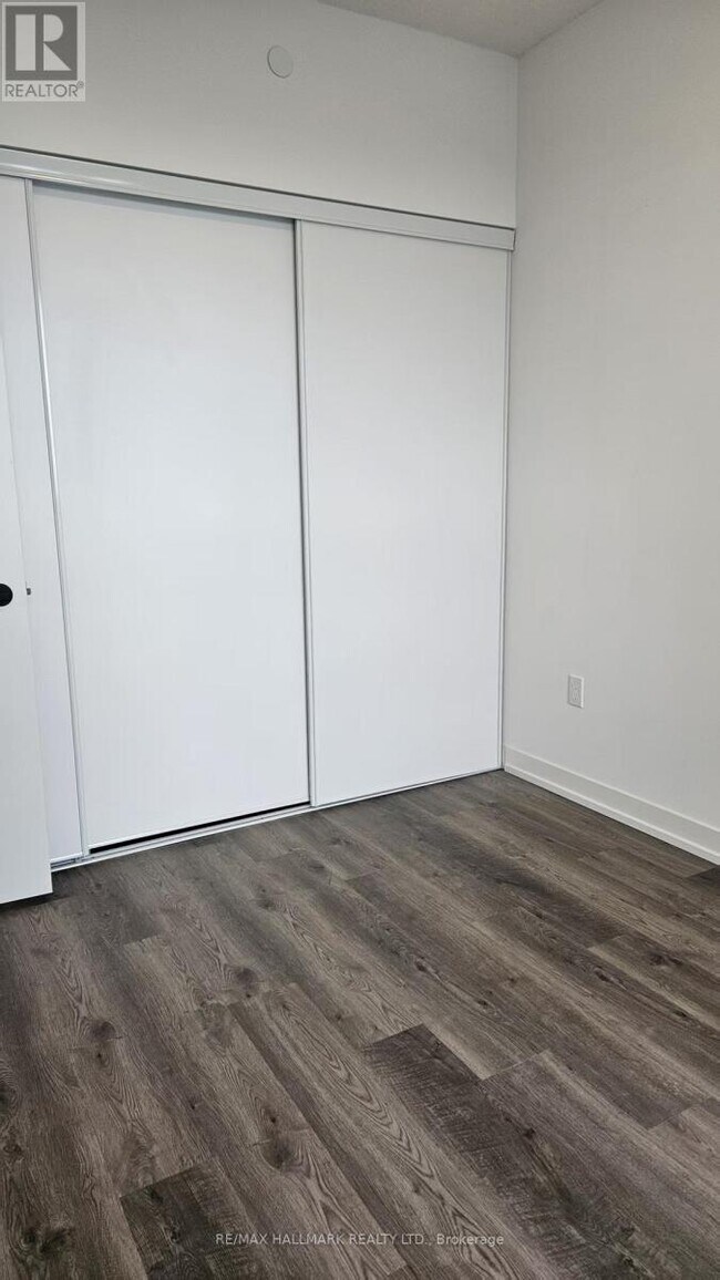 Photo du bâtiment - 8 Interchange Wy