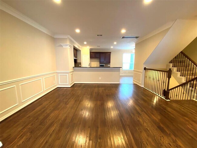 Building Photo - 3422 Skyline Village Dr