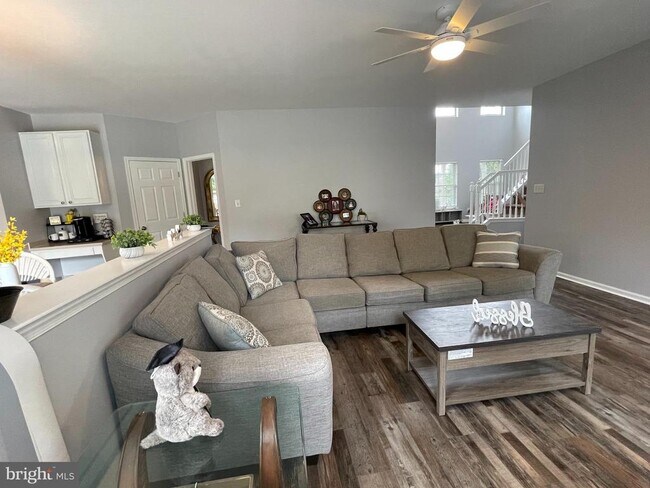 Foto del edificio - 728 Slate Hill Dr