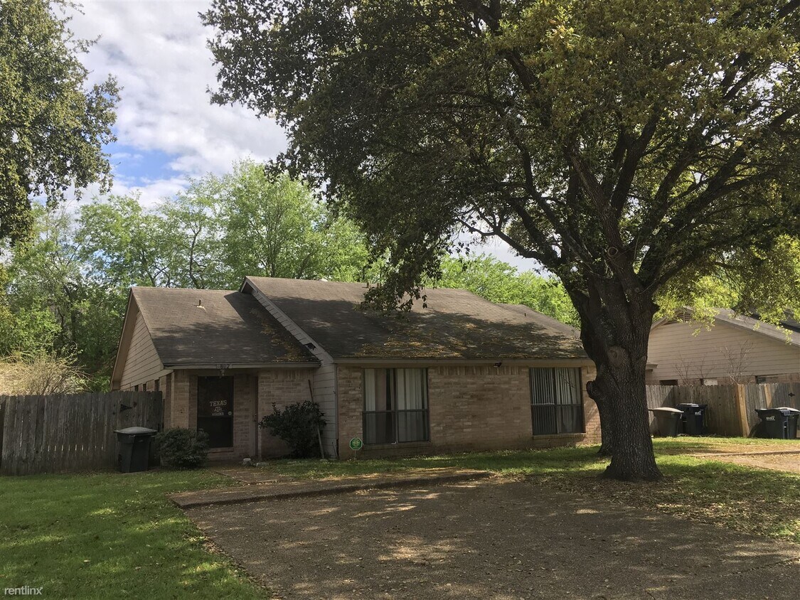 Foto del edificio - 2 br, 2 bath Duplex - 800 Cross Timbers Dr...