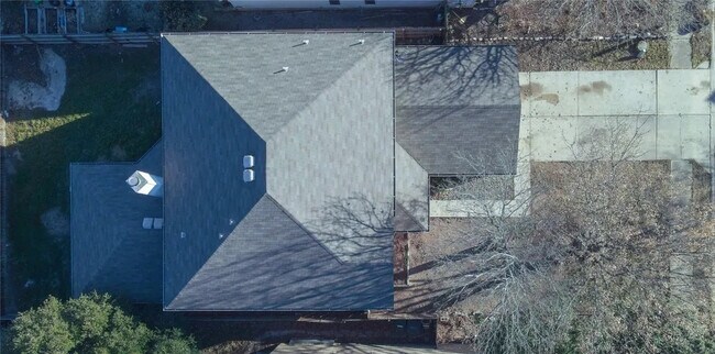 Building Photo - Room in Single Family Home on Heyerdahl Dr