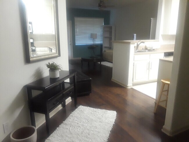 Foto del edificio - Tanamera One bedroom Unit Available